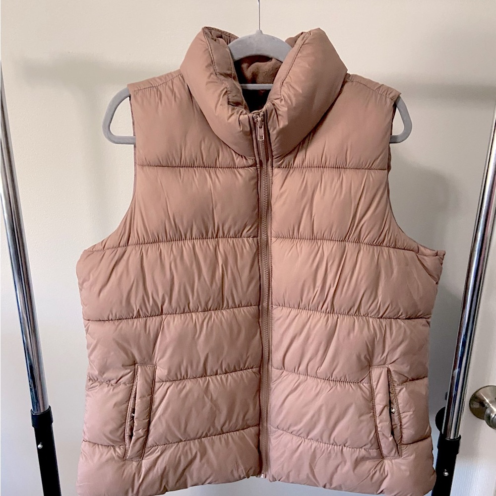 Old Navy puffer vest. Rose/pink. Size XL. Very good condition.
